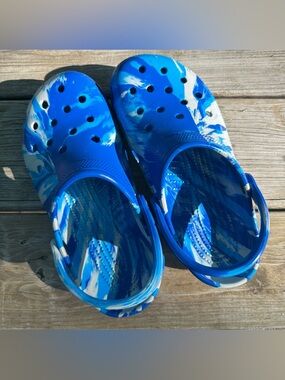 Crocs Blue Marble | Tie Dye | Clogs | Women’s 8 | Men’s 6 | Unisex